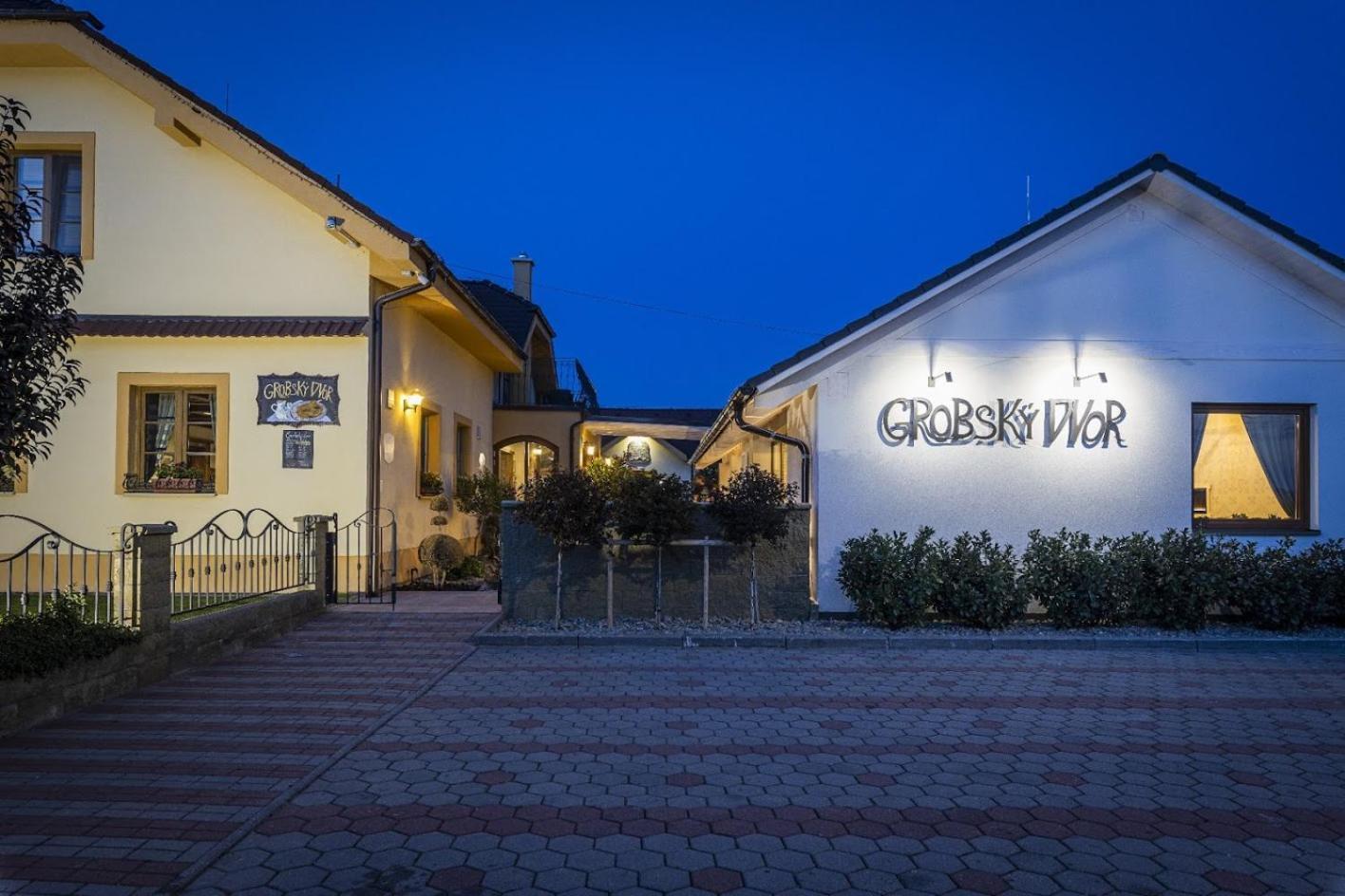 Penzion Grobsky Dvor Slovensky Grob 外观 照片